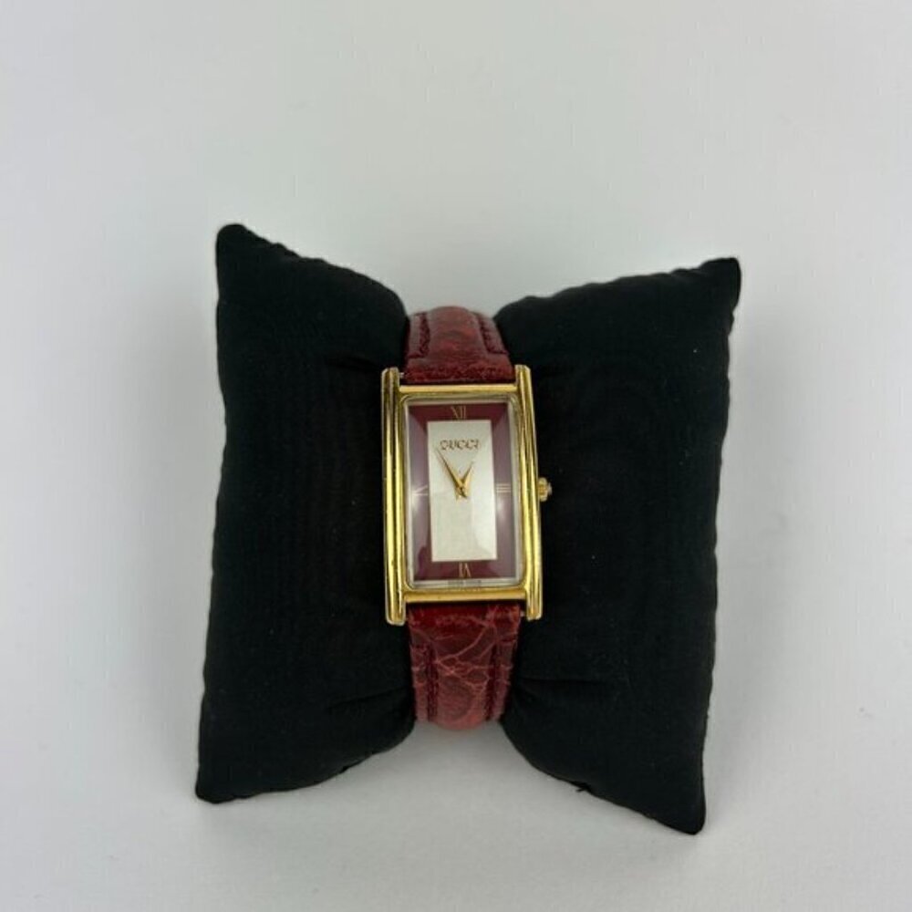 GUCCI 2600M Vintage Women's Quartz Watch Red Leather band